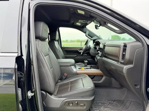 Used 2023 Chevrolet Silverado 1500 High Country w/ Technology Package AWD/4WD image 10