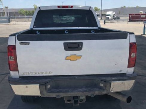Used 2014 Chevrolet Silverado 2500 LT w/ Interior Plus Package AWD/4WD image 2