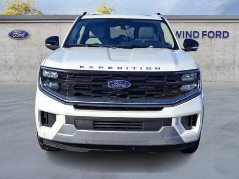 Used 2025 Ford Expedition Max Platinum w/ Driver's Package image 2