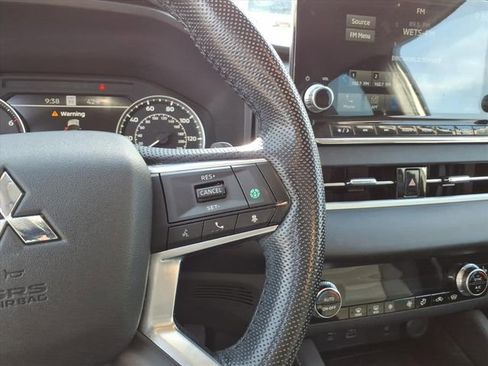 Used 2022 Mitsubishi Outlander SE image 18