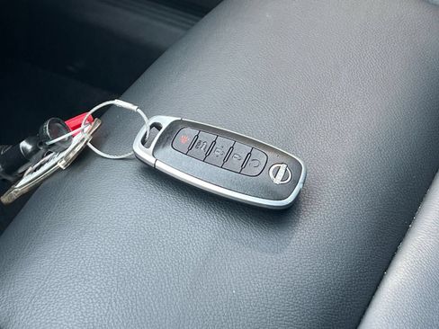 Used 2026 Nissan Rogue SL AWD/4WD image 21