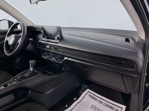 Used 2025 Honda HR-V LX image 32