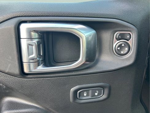 Used 2025 Jeep Gladiator Sport image 13