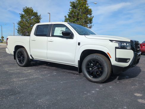 New 2026 Nissan Frontier SV image 2