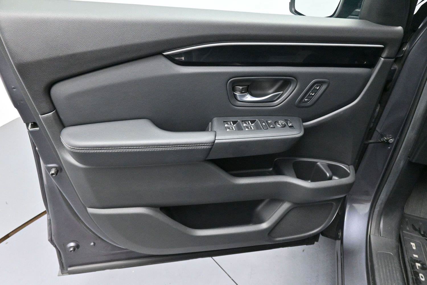 Used 2024 Honda Pilot Touring image 12