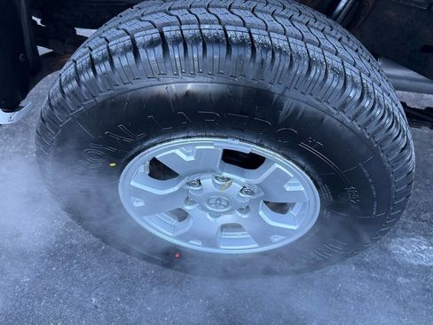 Used 2014 Toyota Tacoma 4x4 Double Cab w/ SR5 Package image 38