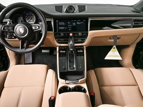 Certified 2025 Porsche Macan image 19