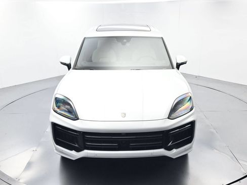 Certified 2025 Porsche Cayenne Turbo AWD/4WD image 46