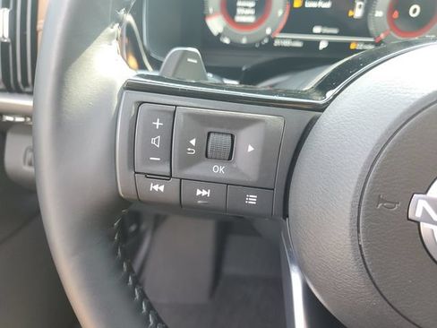 Used 2025 Nissan Pathfinder Platinum FWD image 17