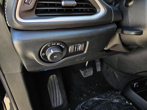 New 2026 Chrysler Pacifica Select FWD image 15