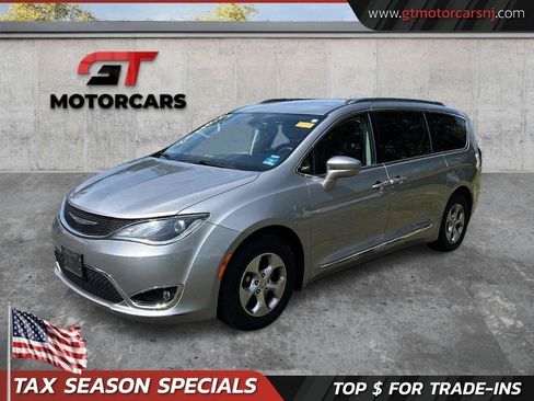 Used 2017 Chrysler Pacifica Touring-L Plus FWD image 1