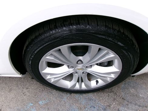 Used 2015 Chevrolet Impala LT w/ Convenience Package image 7