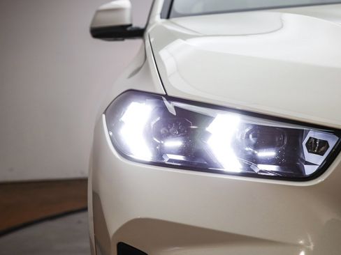 Certified 2024 BMW X5 xDrive40i w/ M Sport Package image 8