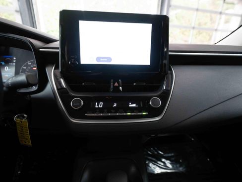 Used 2025 Toyota Corolla LE FWD image 17