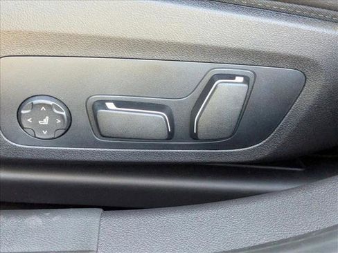 New 2026 BMW 330i Sedan w/ Convenience Package image 4