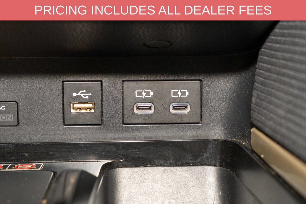 Used 2025 Toyota Camry SE FWD image 14
