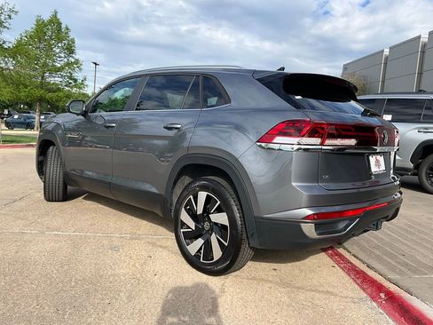 Used 2025 Volkswagen Atlas Cross Sport SE image 8