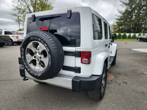 Used 2017 Jeep Wrangler Unlimited Sahara w/ Dual Top Group AWD/4WD image 13