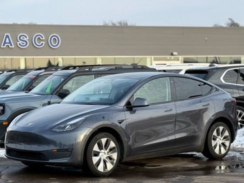 Used 2023 Tesla Model Y Long Range image 37
