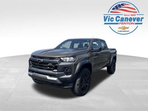 Used 2024 Chevrolet Colorado Trail Boss w/ Technology Package AWD/4WD image 1