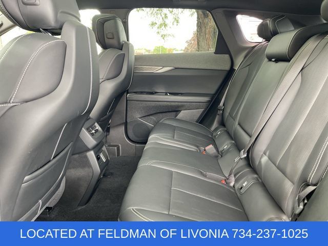 Used 2025 Cadillac Optiq Luxury 2 AWD/4WD image 25