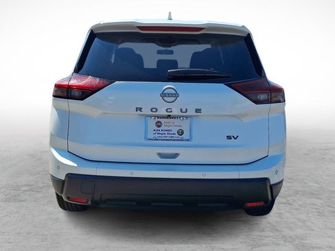 Used 2024 Nissan Rogue SV FWD image 4