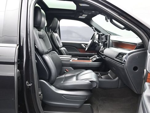 Used 2024 Lincoln Navigator Premiere AWD/4WD image 25