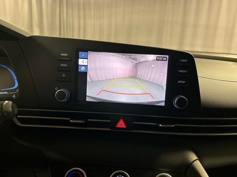 Used 2025 Hyundai Elantra SE FWD image 16