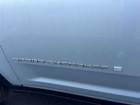 New 2025 Jeep Grand Cherokee Laredo X w/ Luxury Tech Group I AWD/4WD image 50