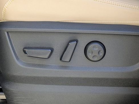 Used 2025 Nissan Armada Platinum w/ Convenience Package image 21