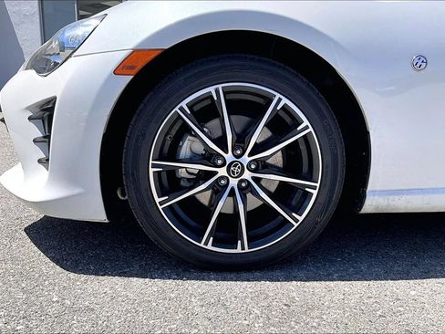 Used 2017 Toyota 86 RWD image 33