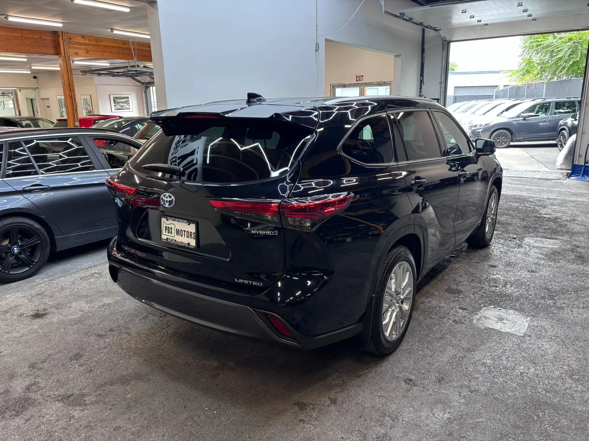 Used 2023 Toyota Highlander Limited AWD/4WD image 6
