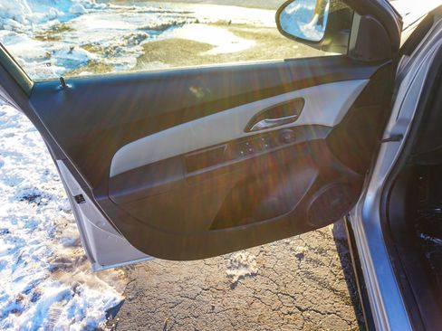 Used 2014 Chevrolet Cruze LS image 23