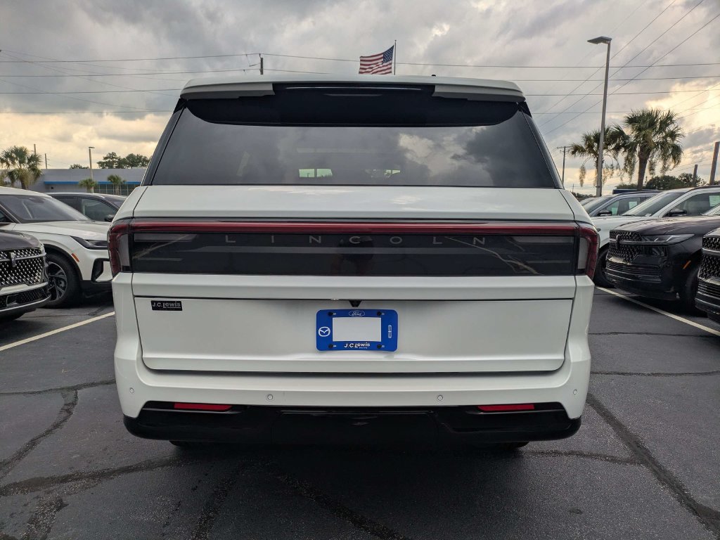 New 2027 Lincoln Navigator Reserve AWD/4WD image 5