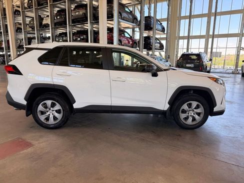 Used 2022 Toyota RAV4 LE AWD/4WD image 2