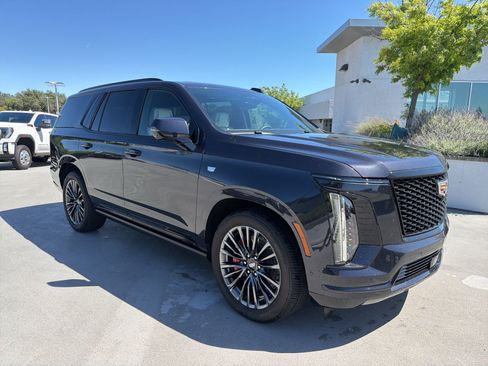 Used 2025 Cadillac Escalade Sport Platinum AWD/4WD image 4