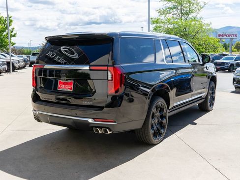 New 2026 GMC Yukon XL Denali w/ Denali Reserve Package AWD/4WD image 7