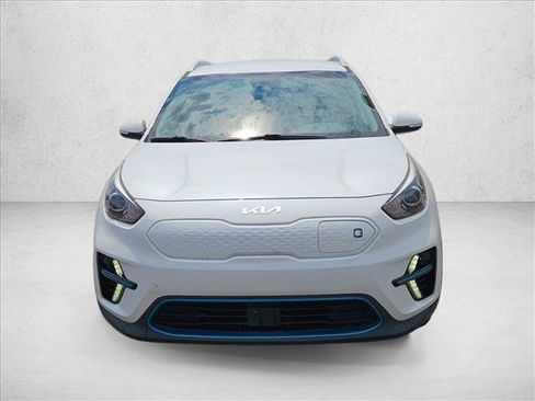 Used 2022 Kia Niro EX FWD image 2