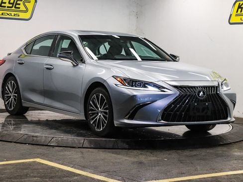 Used 2024 Lexus ES 300h w/ Premium Package FWD image 4
