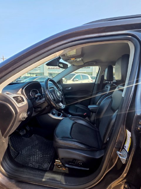 Used 2019 Jeep Compass Latitude w/ Popular Equipment Group AWD/4WD image 14