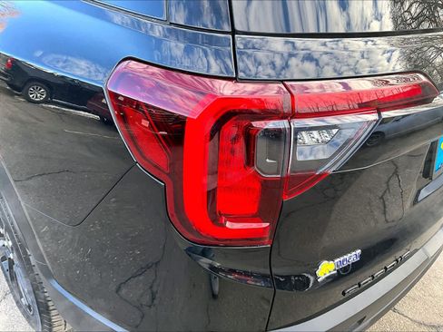 Used 2023 GMC Acadia SLT w/ Elevation Edition image 35