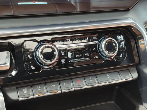 Used 2024 GMC Sierra 2500 Denali Ultimate image 12