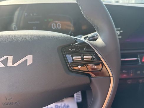 New 2025 Kia Niro EX Touring image 28