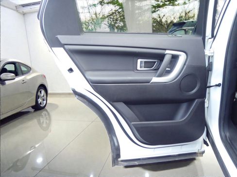 Used 2018 Land Rover Discovery Sport HSE image 20