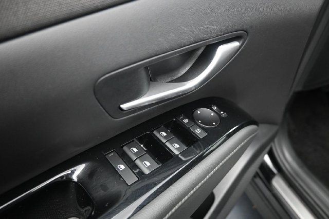 Used 2025 Hyundai Tucson Limited AWD/4WD image 12