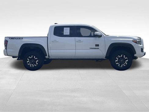 Used 2021 Toyota Tacoma TRD Off-Road w/ TRD Premium Off Road Package AWD/4WD image 2
