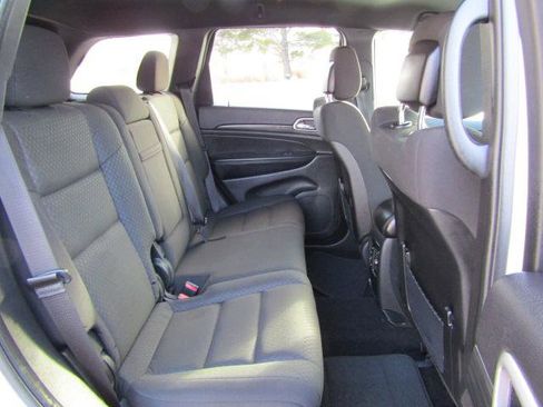 Used 2021 Jeep Grand Cherokee Laredo image 17