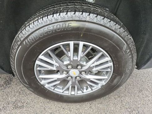 Used 2025 Chevrolet Traverse LT image 9