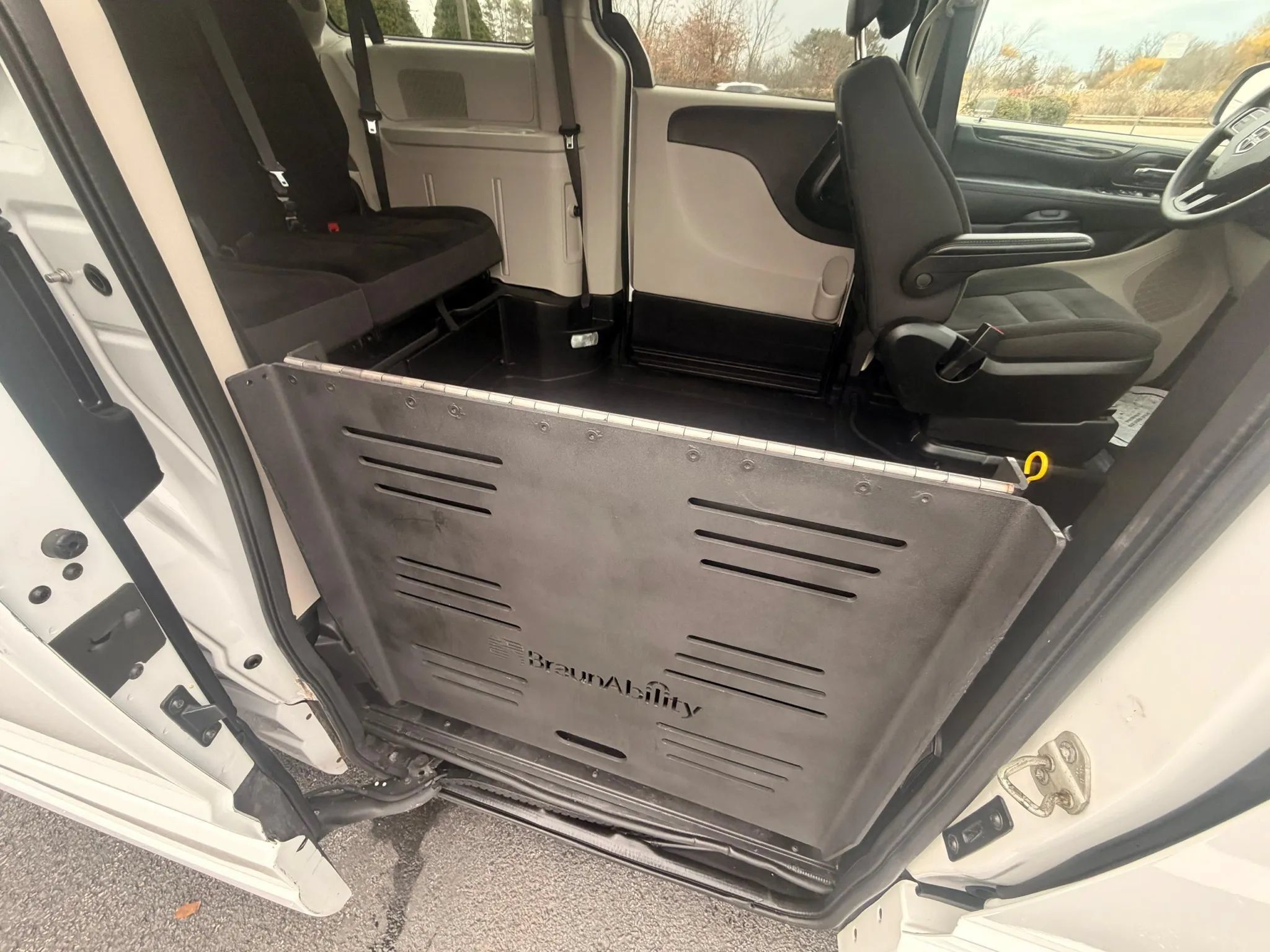 Used 2019 Dodge Grand Caravan SE FWD image 15