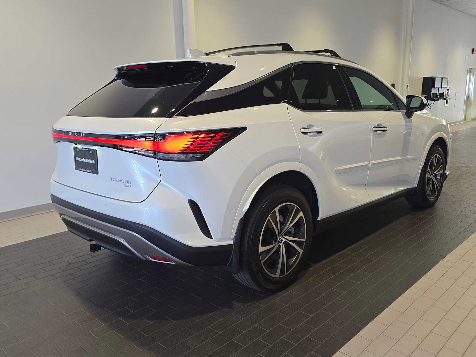 Used 2024 Lexus RX 350h w/ Convenience Package AWD/4WD image 7